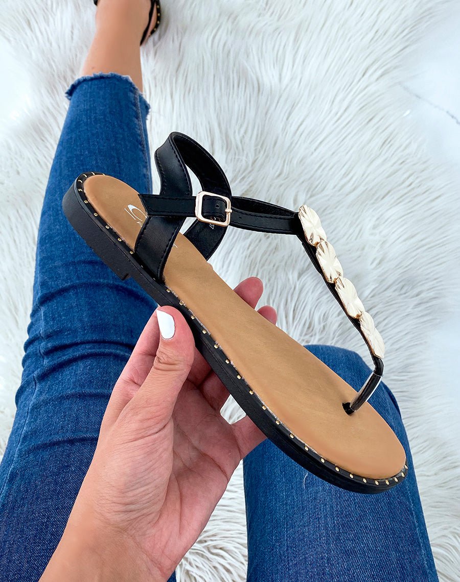 Nu-pieds noires à quadruple bijoux dorés