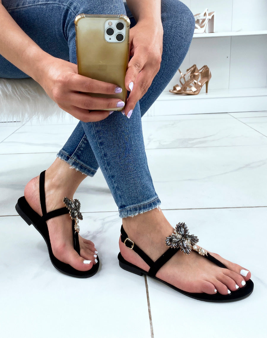 Nu pieds noirs avec entre doigt et strass