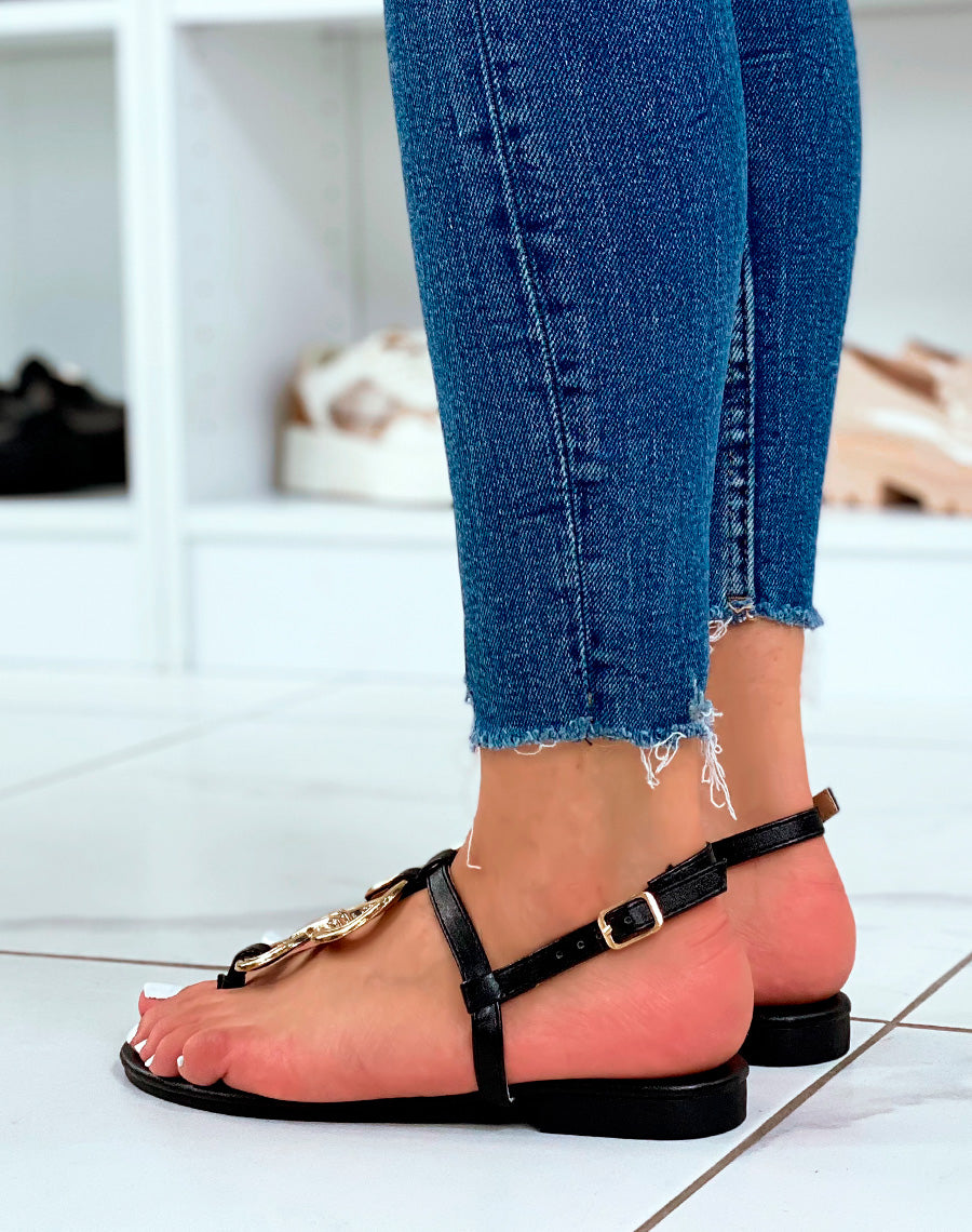 Nu-pieds noirs à boucle dorée