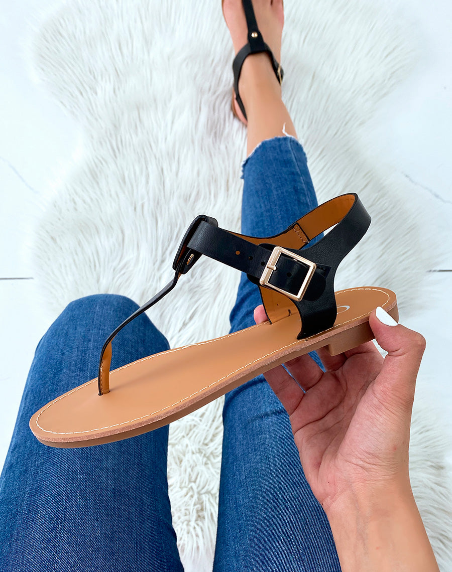 Nu-pieds noirs à clou doré
