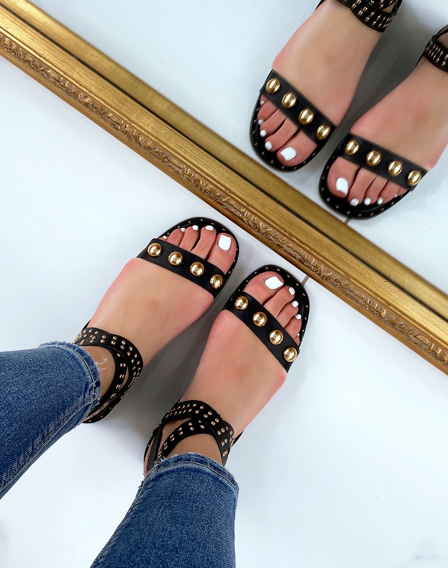 Nu-pieds noirs à clous dorés gros et fins