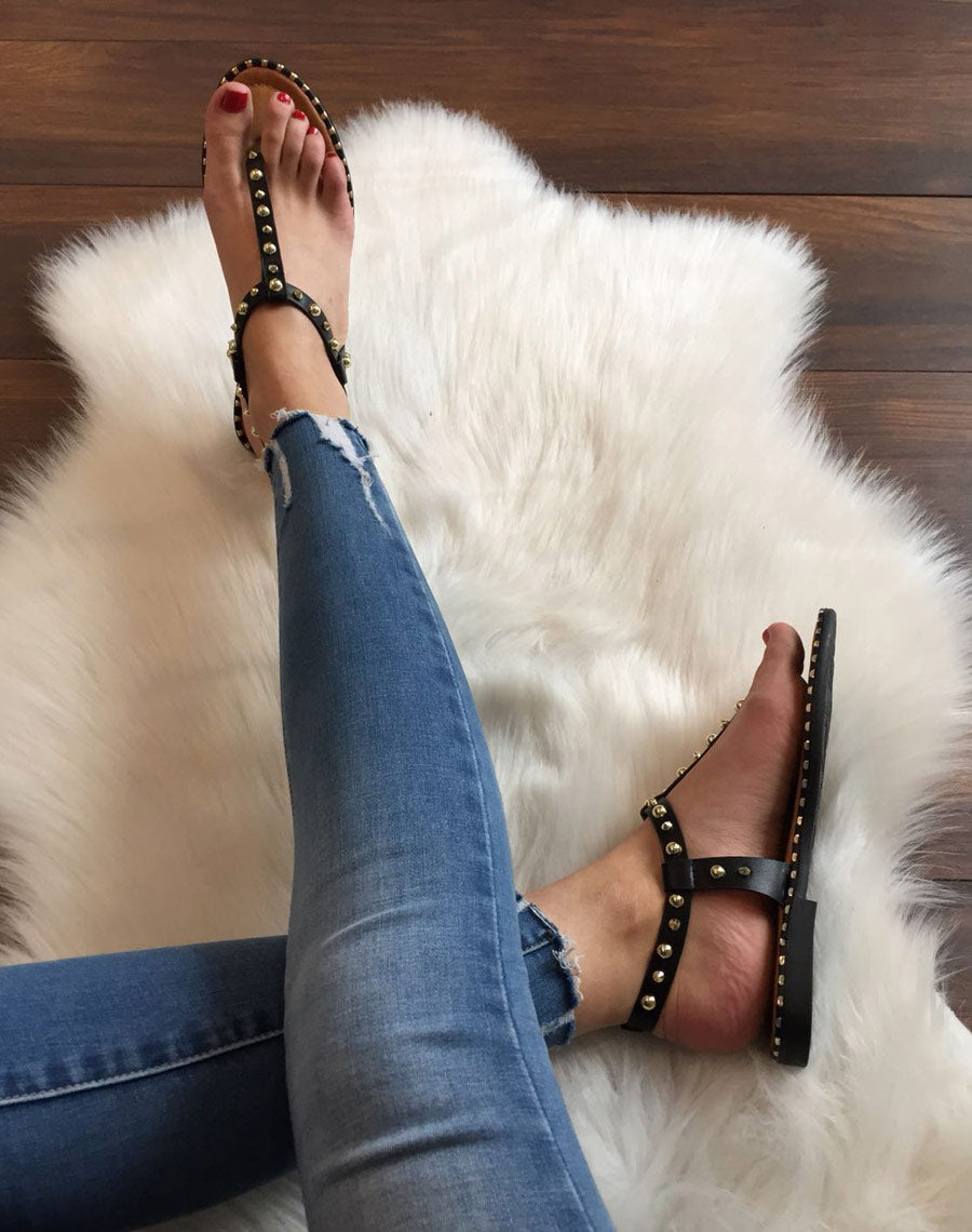 Nu pieds noirs cloutés or