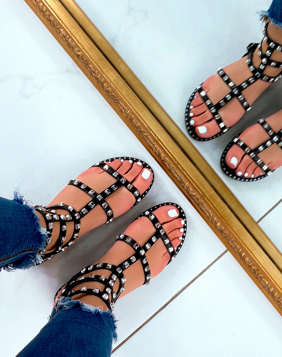 Nu-pieds noirs cloutés style spartiate