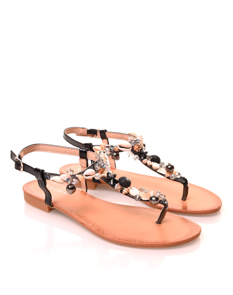 Nu-pieds noirs à coquillages et perles