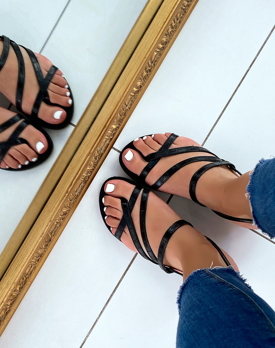 Nu-pieds noirs effet croco à multiples lanières entrecroisées