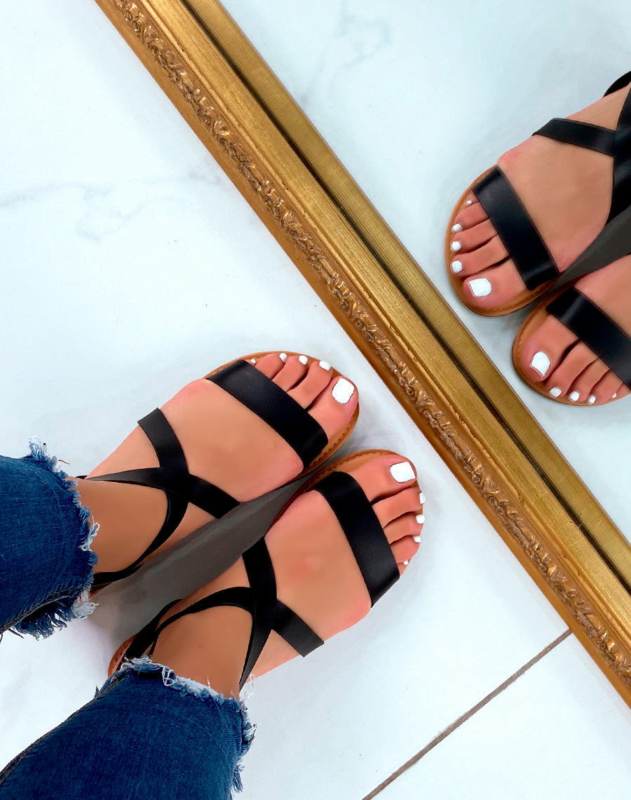 Nu-pieds noirs à multiples brides