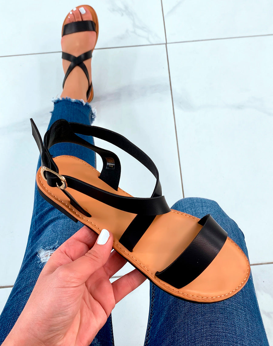 Nu-pieds noirs à multiples brides