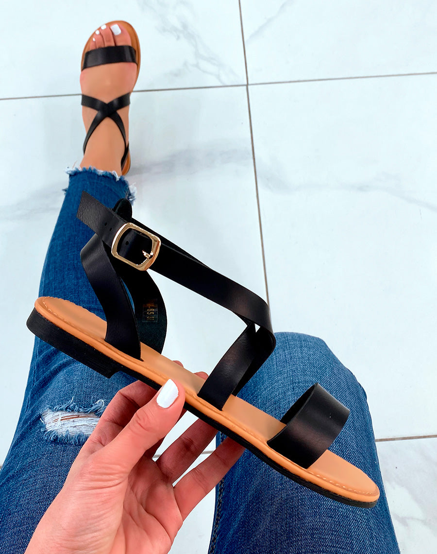 Nu-pieds noirs à multiples brides