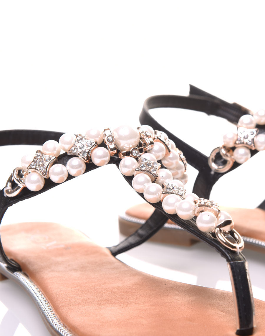 Nu-pieds noirs ornées de perles