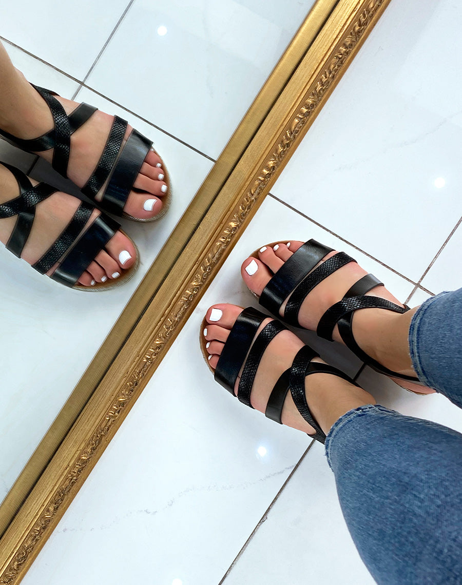 Nu-pieds noirs à semelle argentée