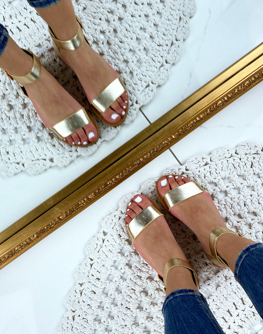 Nu-pieds à sangles épaisses dorées