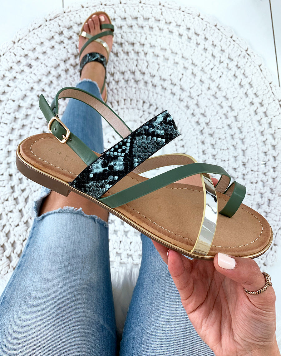 Nu-pieds vertes à brides multiples et orteils