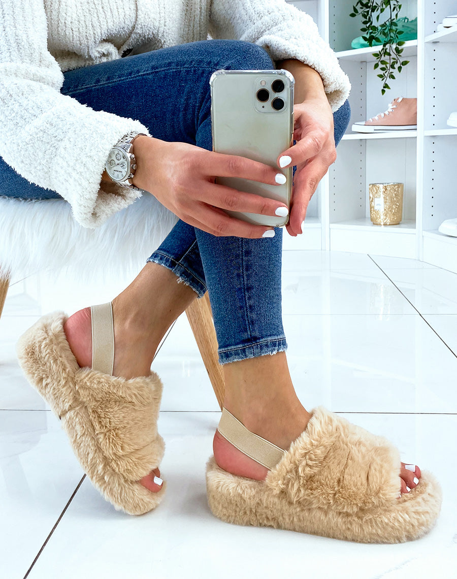Pantoufles beige en fausse fourrure