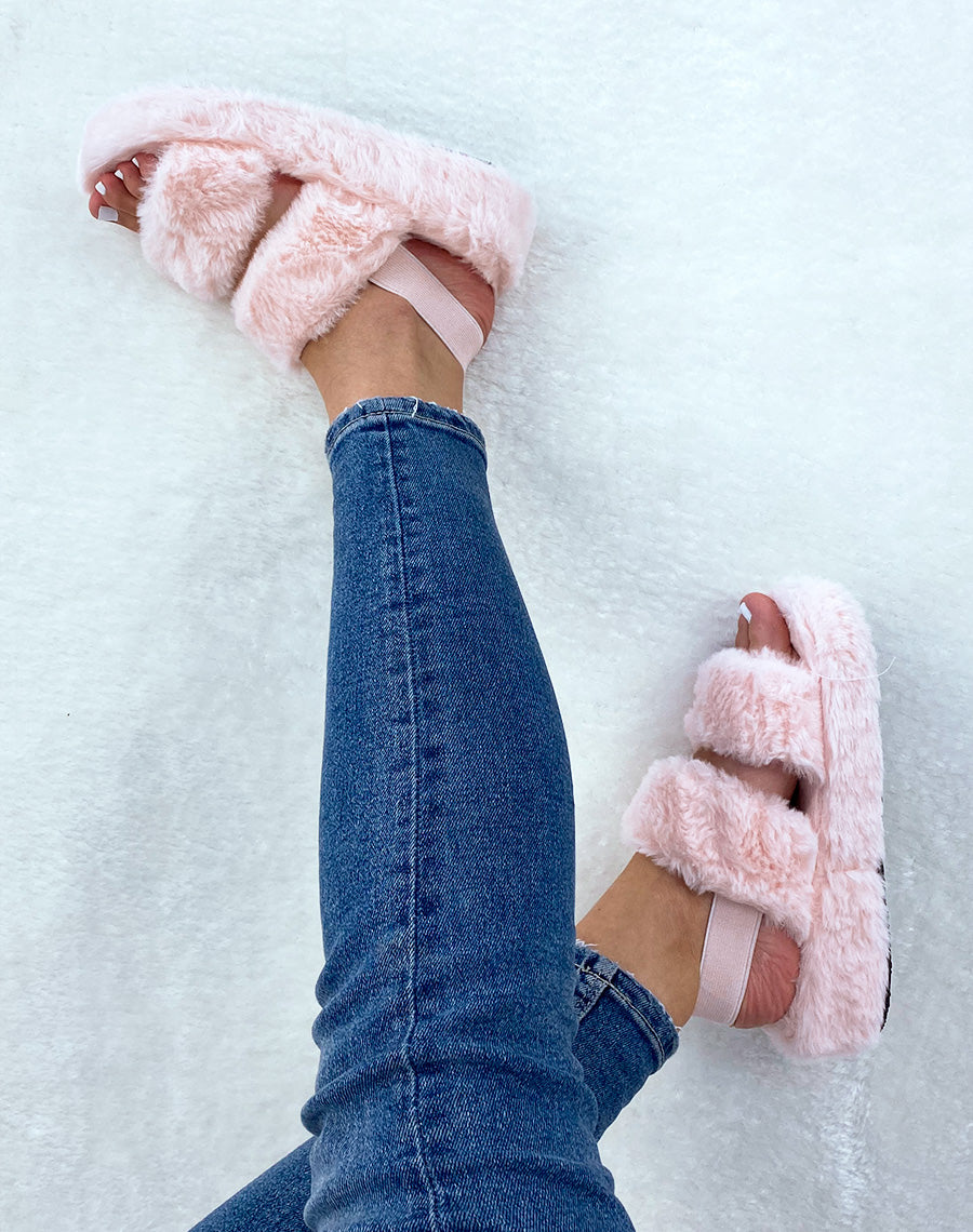 Pantoufles rose en fausse fourrure à double lanière