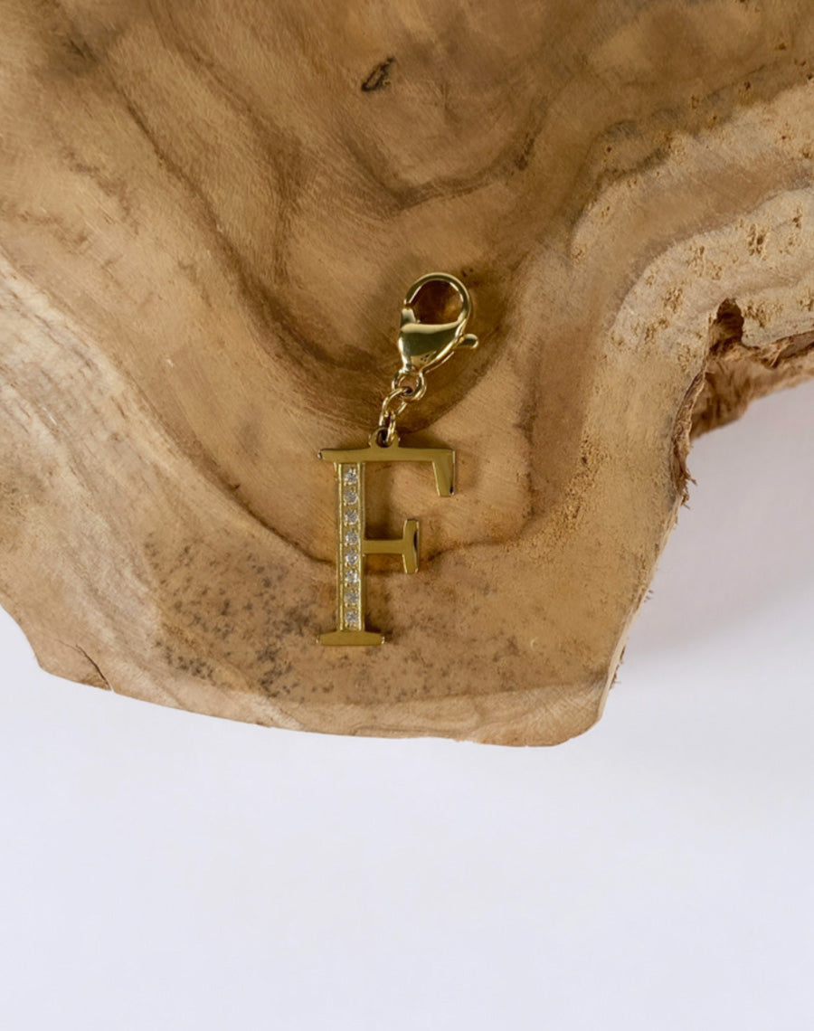 Pendentif F