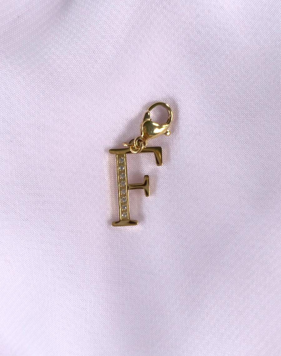 Pendentif F