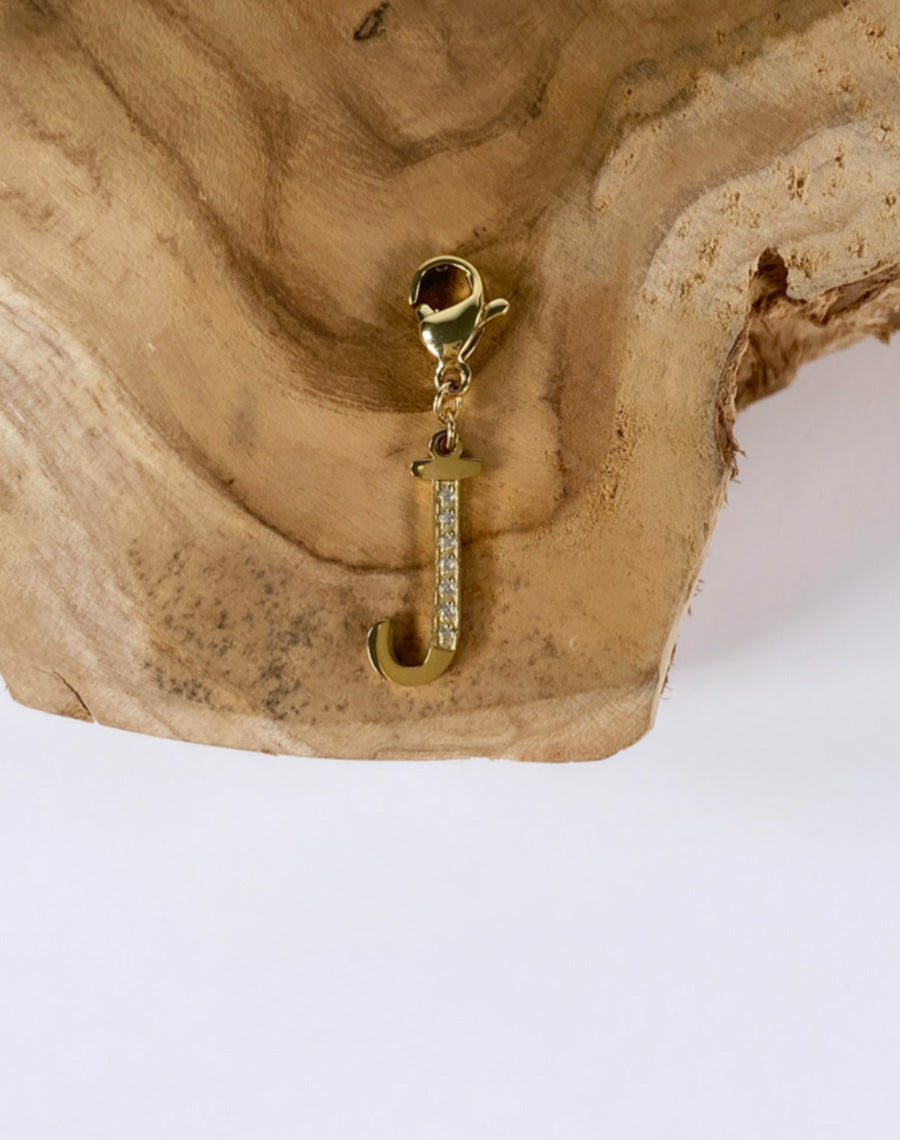 Pendentif J