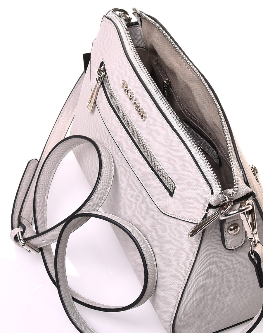 Petit sac bandoulière rectangulaire texturé gris clair