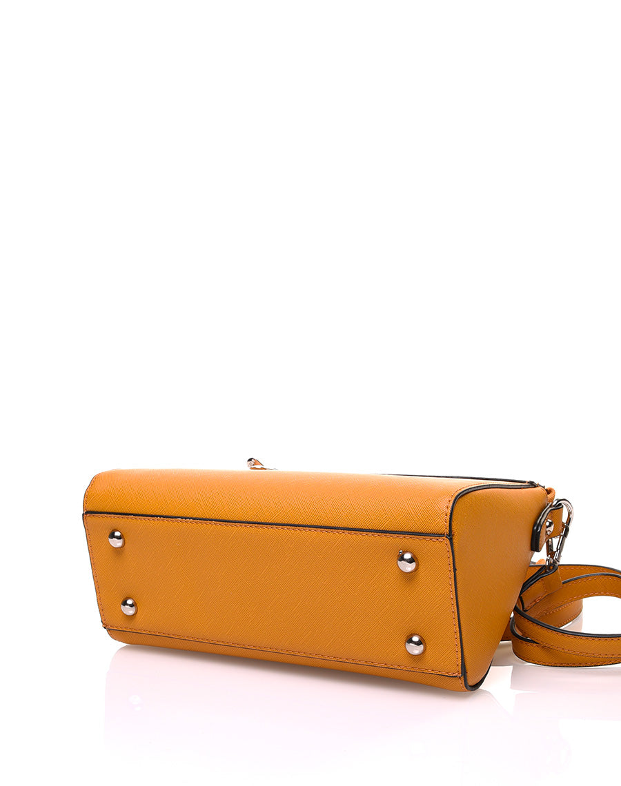 Petit sac bandoulière rectangulaire texturé moutarde