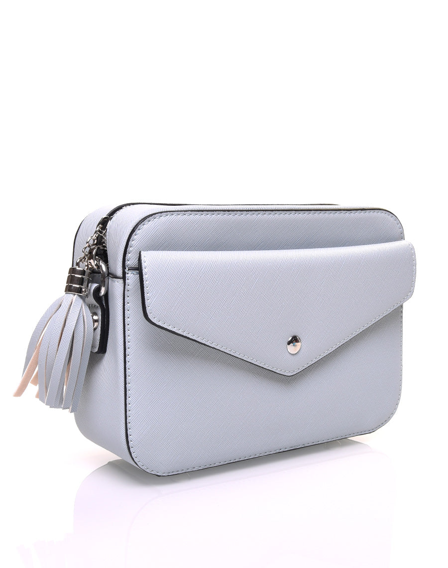 Petit sac bandoulière texturé bleu clair et fermeture pompon