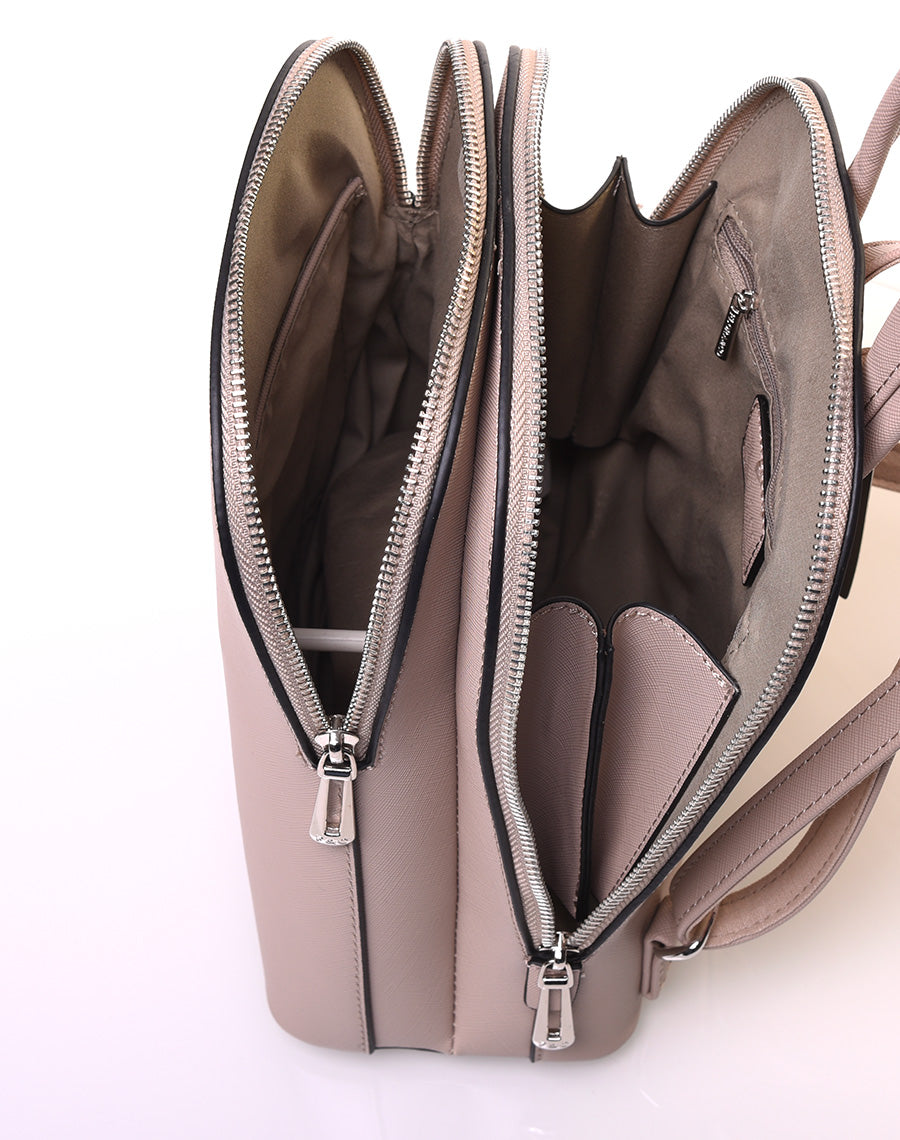 Petit sac à dos beige à bretelles fines