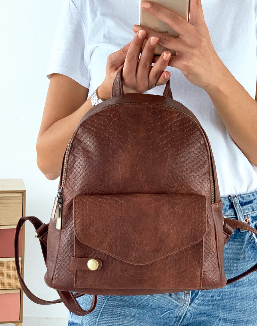 Petit sac à dos marron effet croco