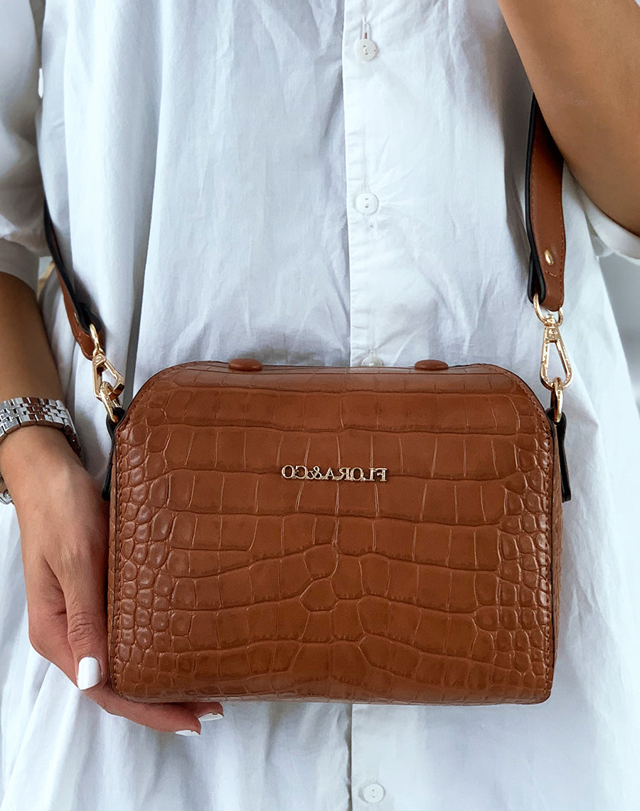 Pochette bandoulière carré effet croco camel