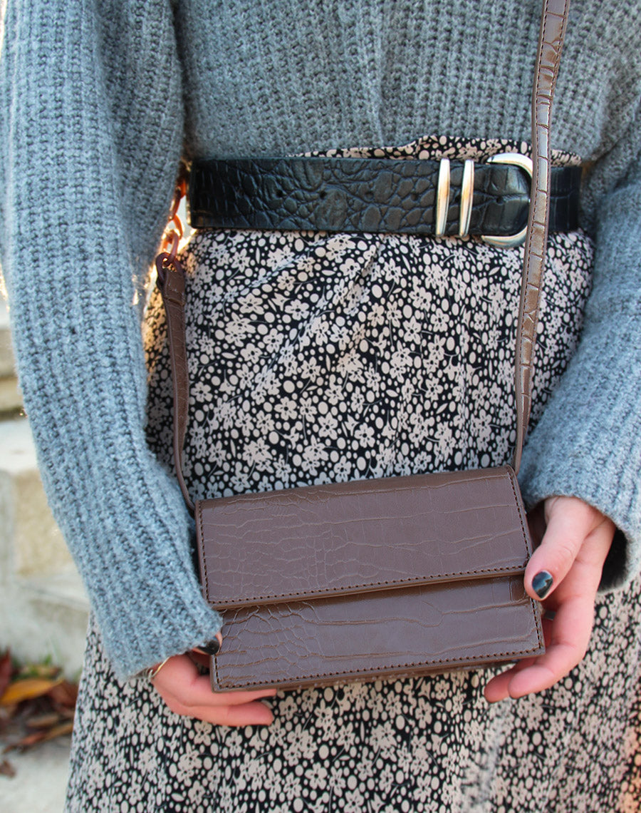 Pochette bandoulière effet croco chocolat