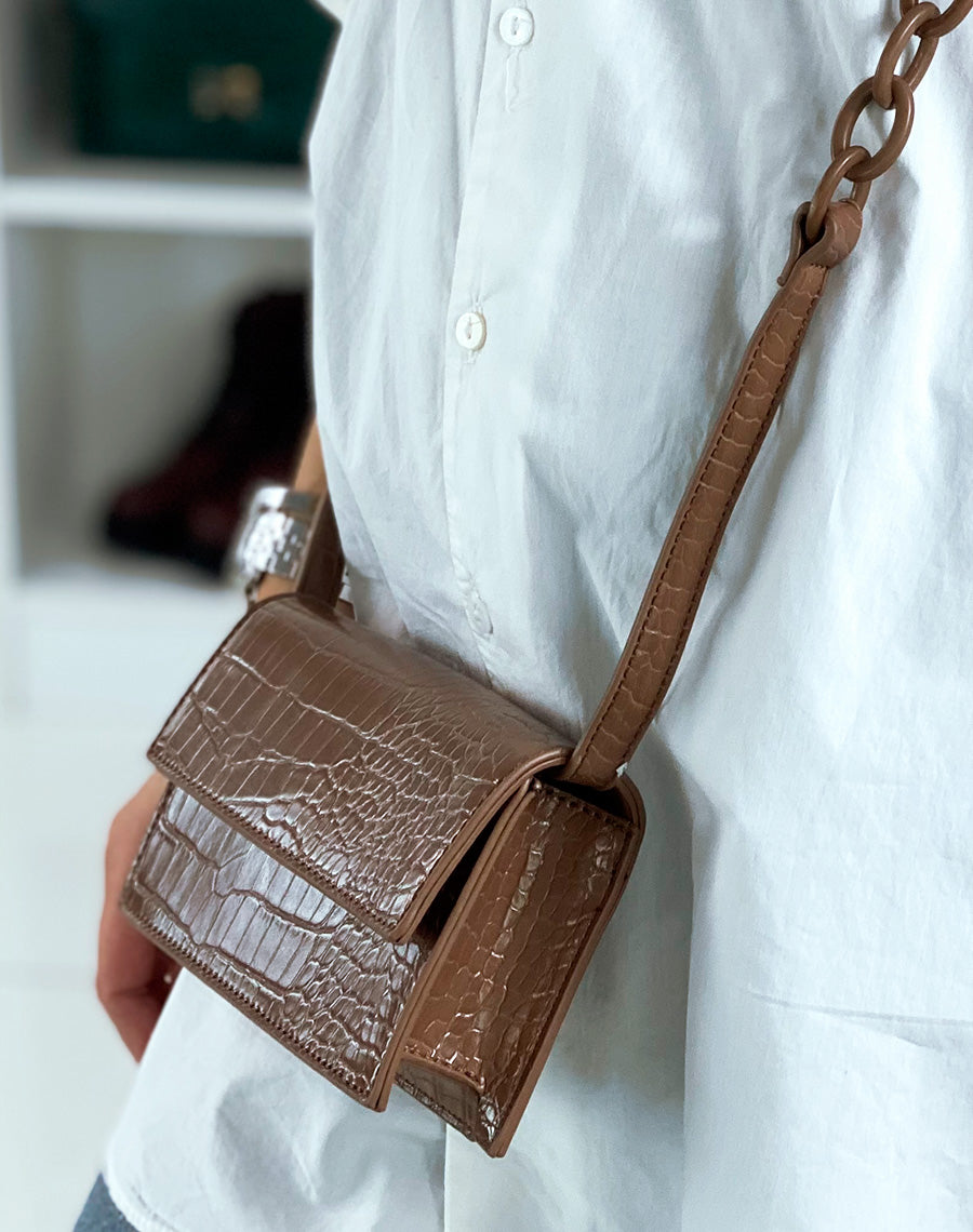 Pochette bandoulière effet croco chocolat