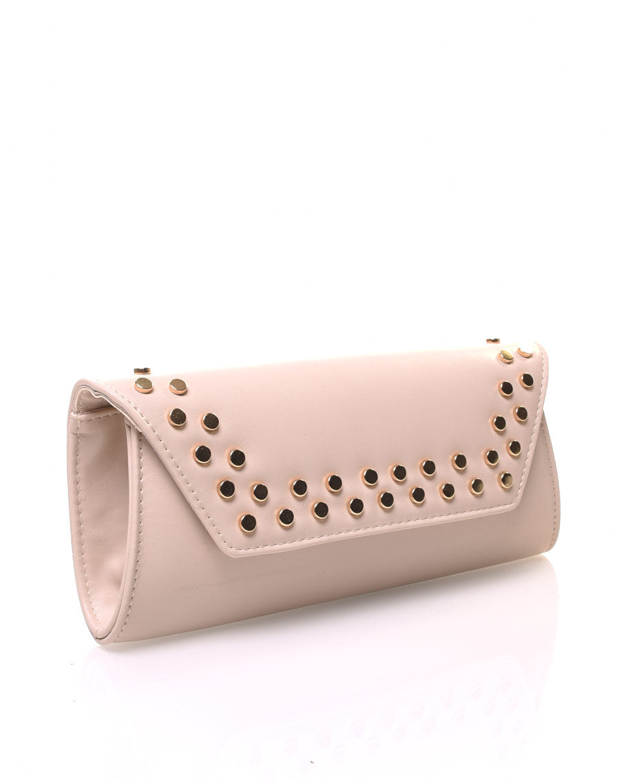Pochette main cloutée beige