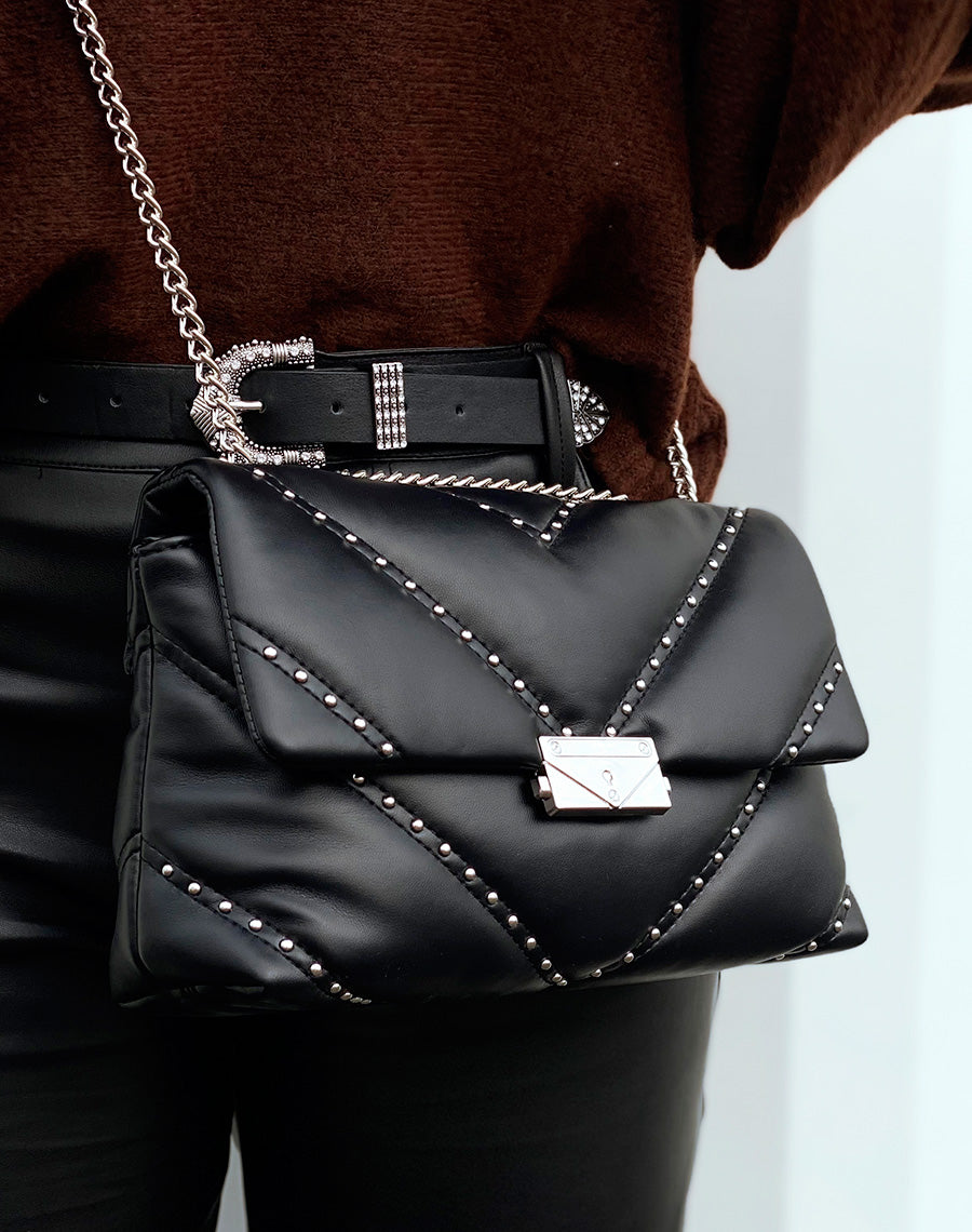 Pochette noire à clous argentés