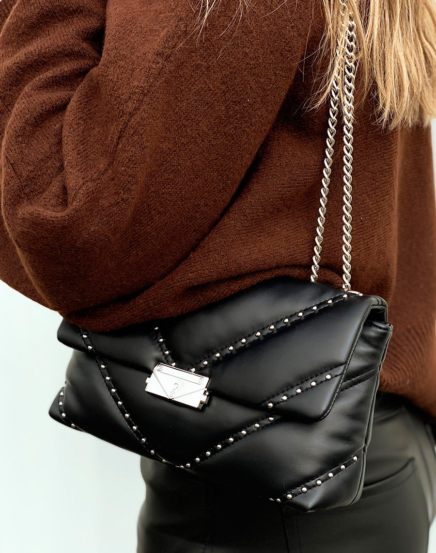 Pochette noire à clous argentés