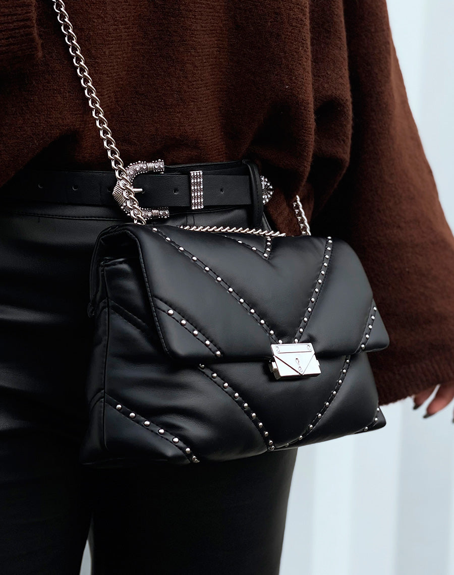 Pochette noire à clous argentés