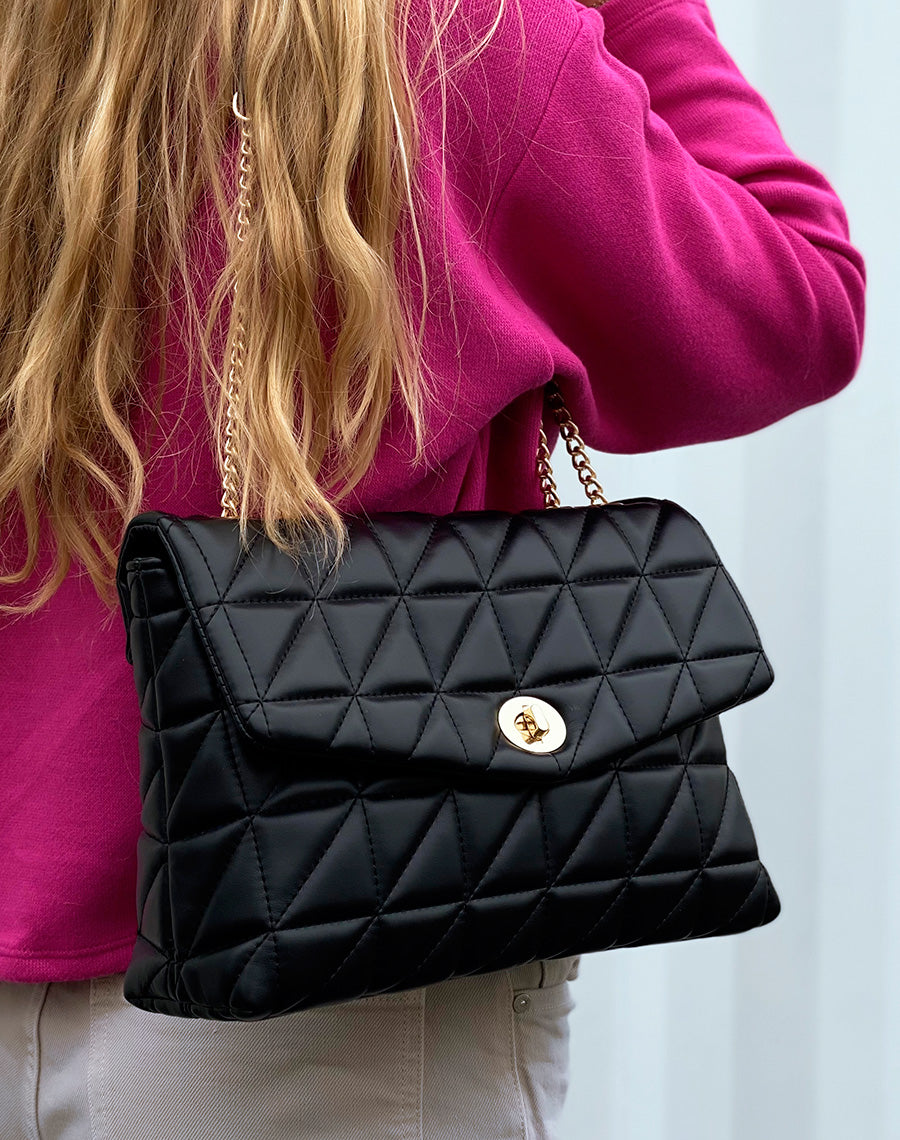Pochette noire matelassé à chaînes dorées