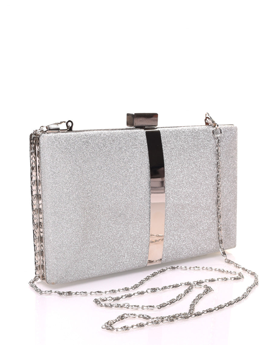 Pochette rigide en paillettes argentées et détails argentés