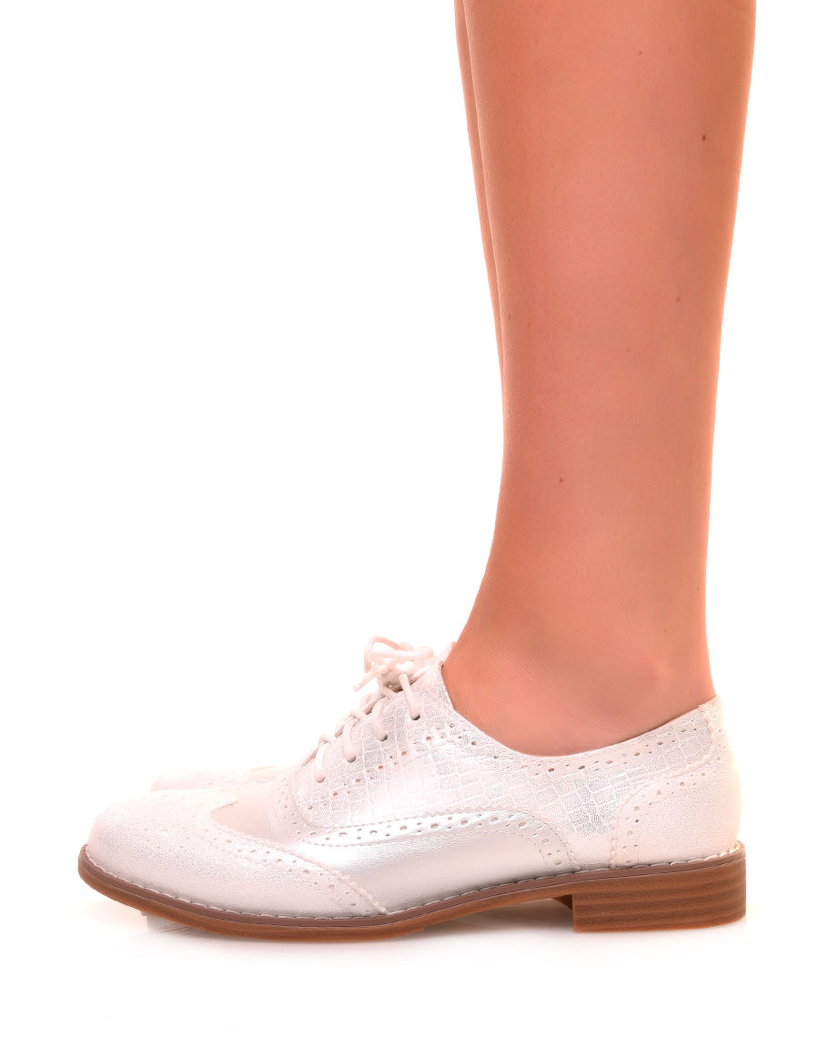 Richelieu blanches avec surpiq?res ? bout arrondi