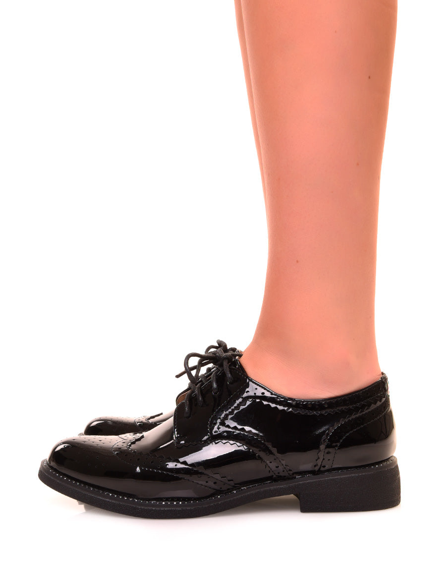 Richelieu noire vernies avec surpiq?res et d?tails strass