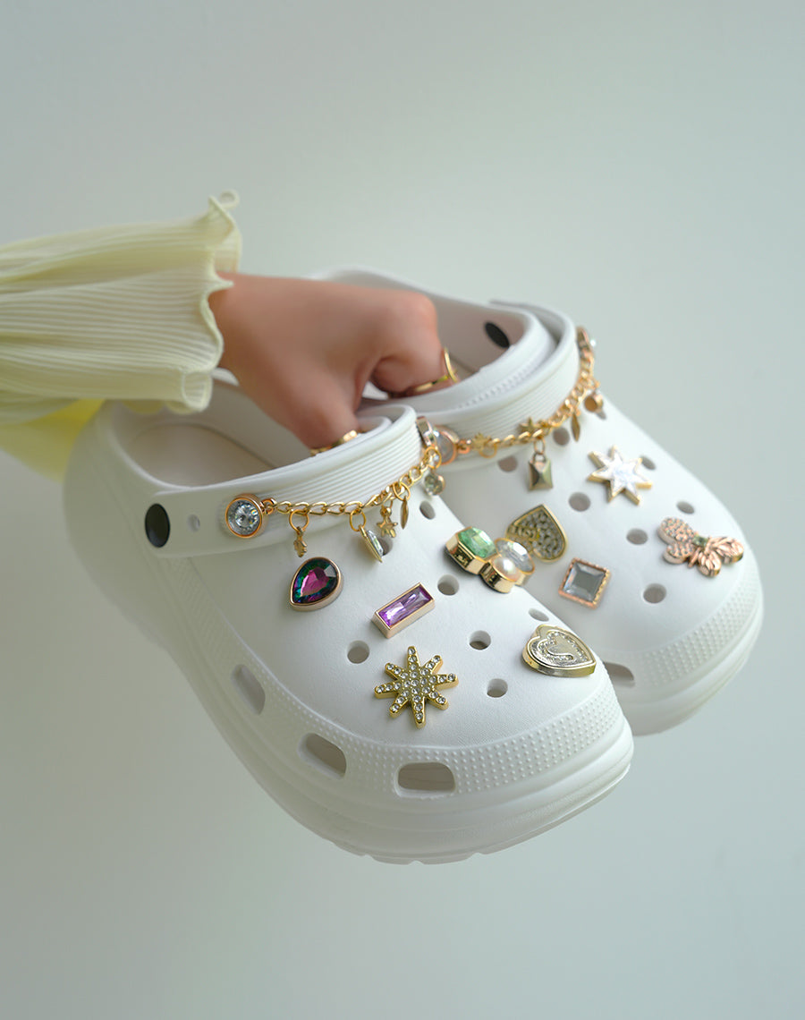 Sabots femme blancs à détails bijoux tendance et plateforme épaisse