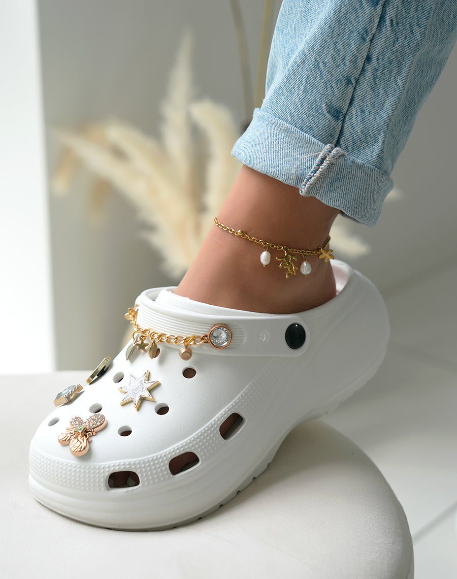 Sabots femme blancs à détails bijoux tendance et plateforme épaisse