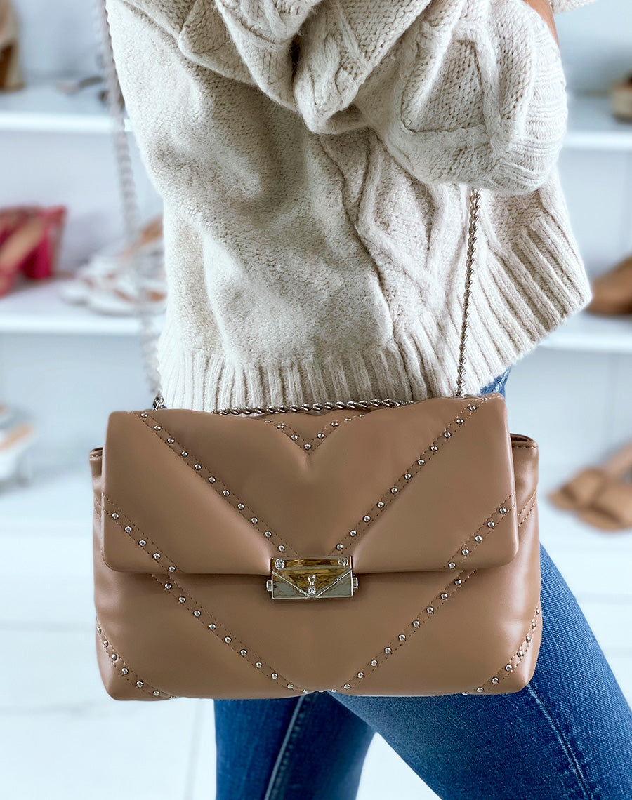 Sac bandoulière beige à clous argentés
