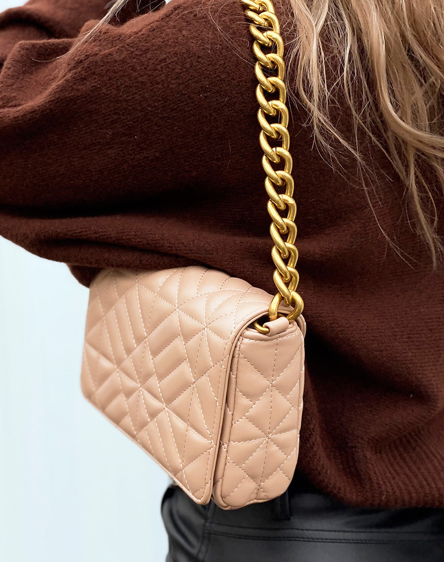 Sac bandoulière beige matelassé à grosse chaîne dorée
