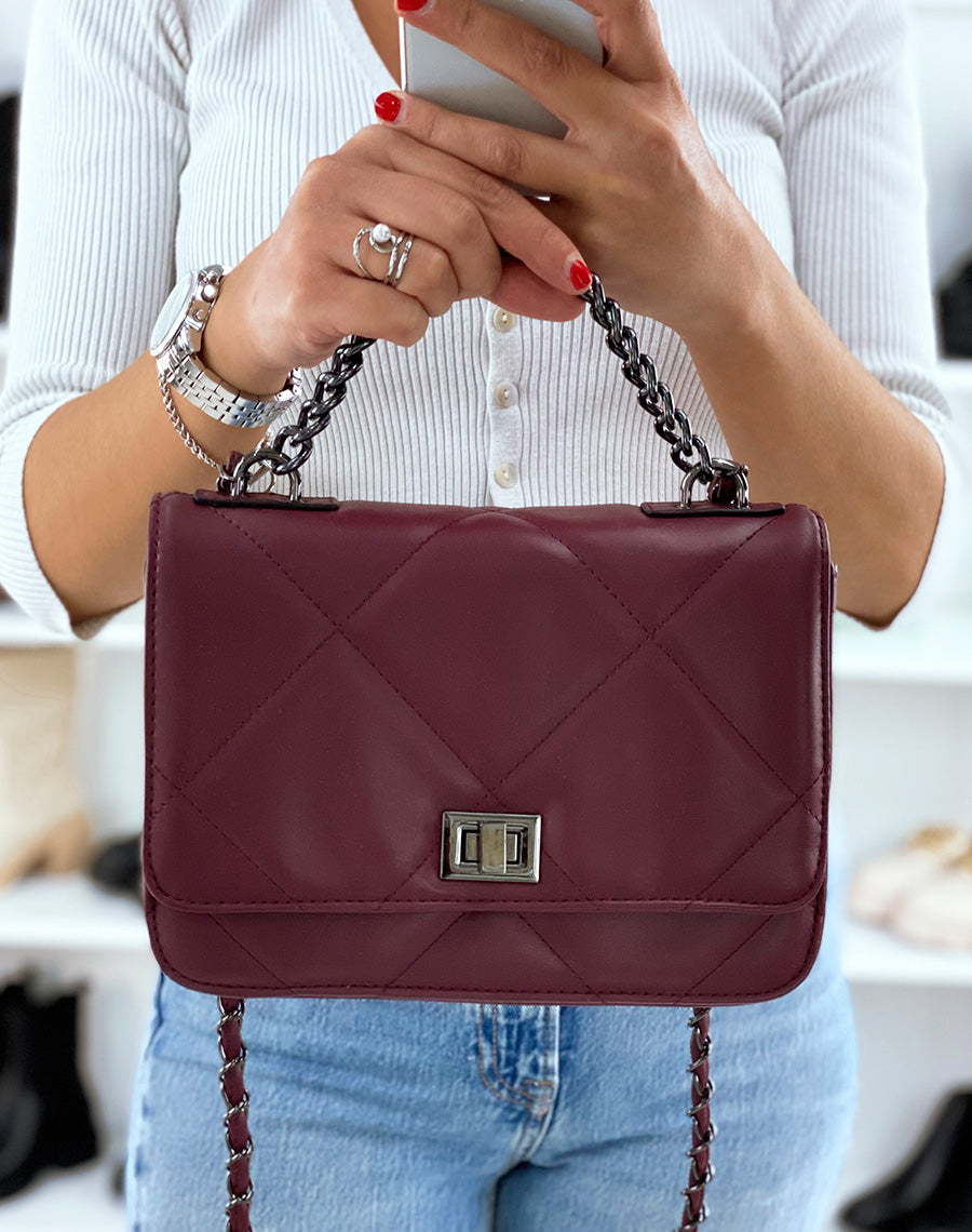 Sac bandoulière bordeaux effet matelassé à chaîne argentée