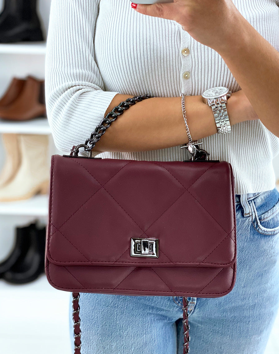 Sac bandoulière bordeaux effet matelassé à chaîne argentée