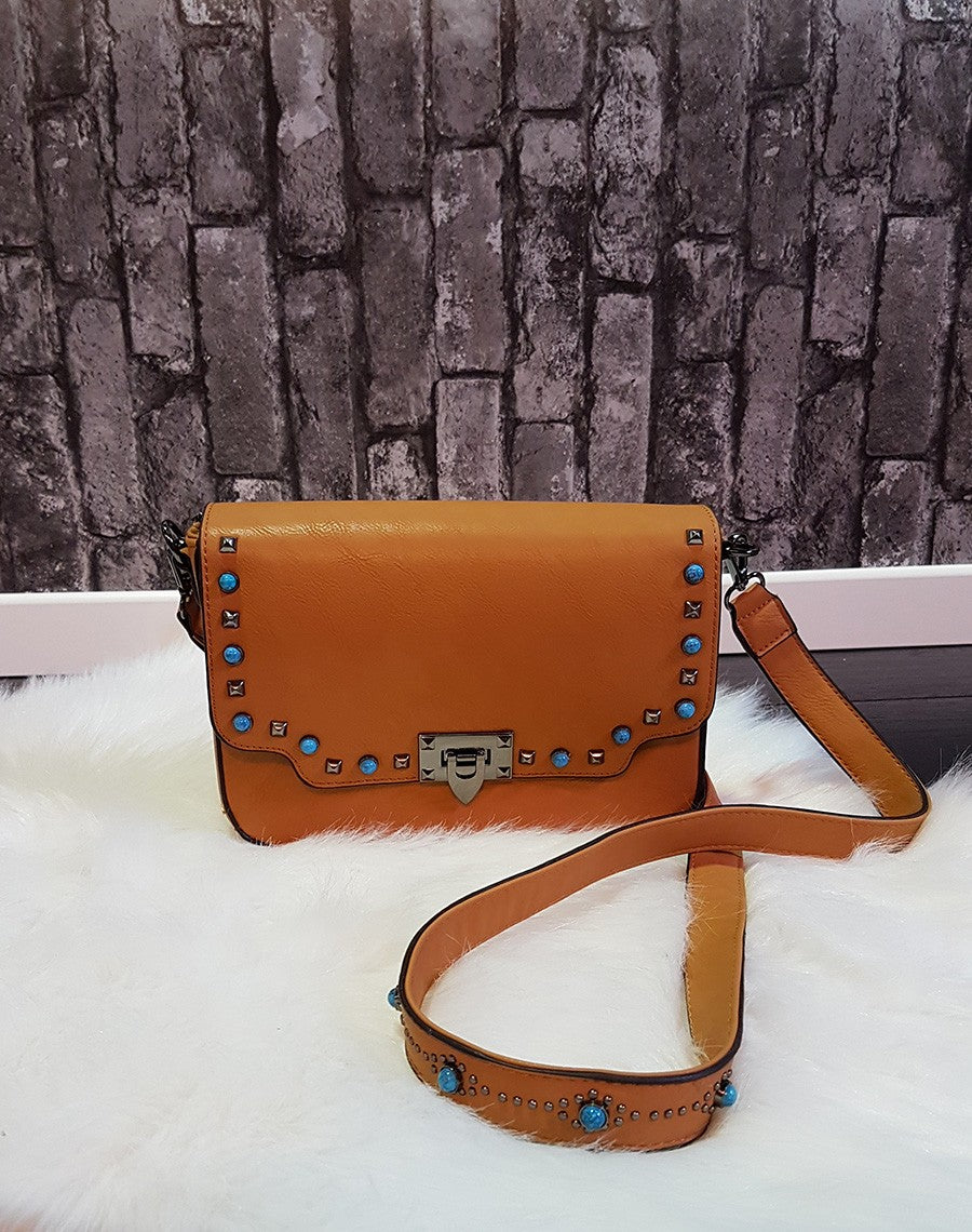 Sac bandoulière clouté camel