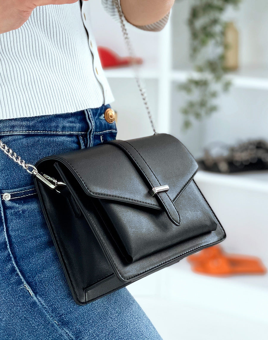 Sac à bandoulière noir à détail argenté