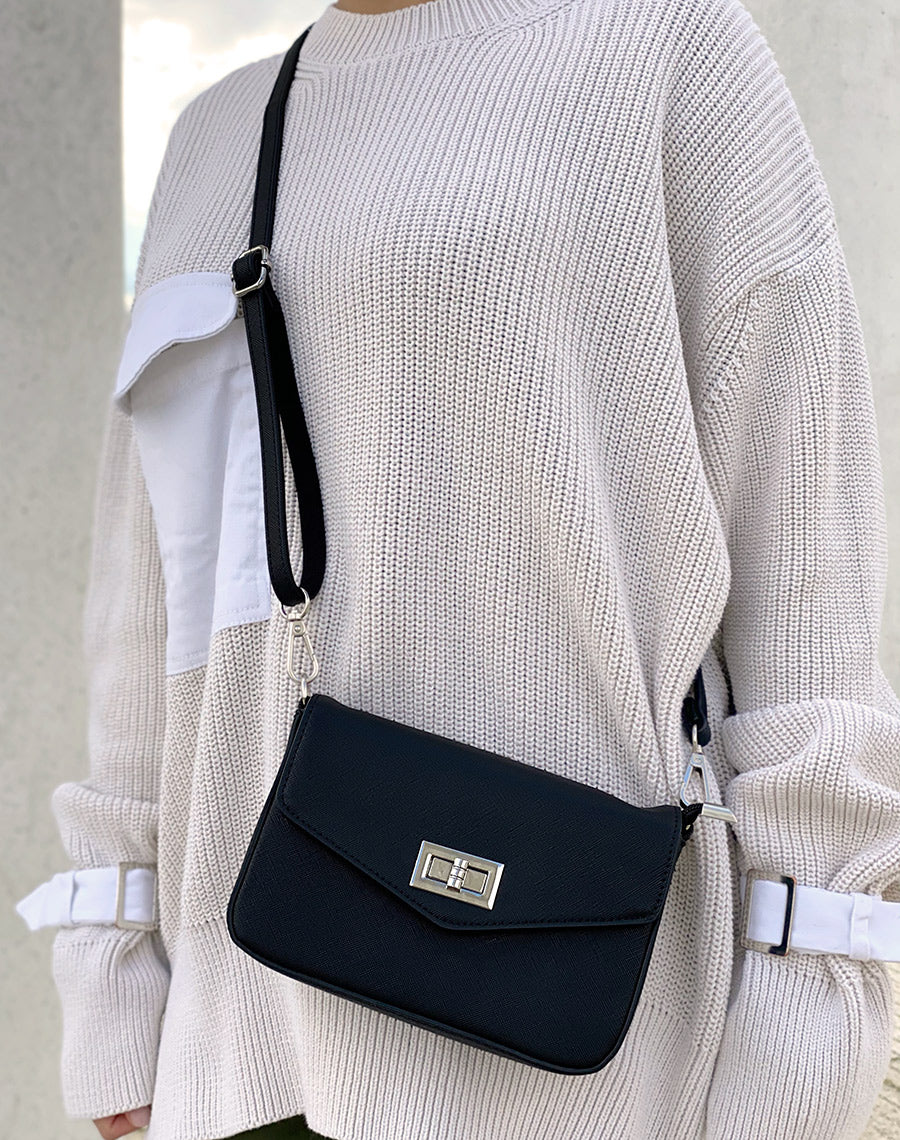 Sac bandoulière noir effet grainé