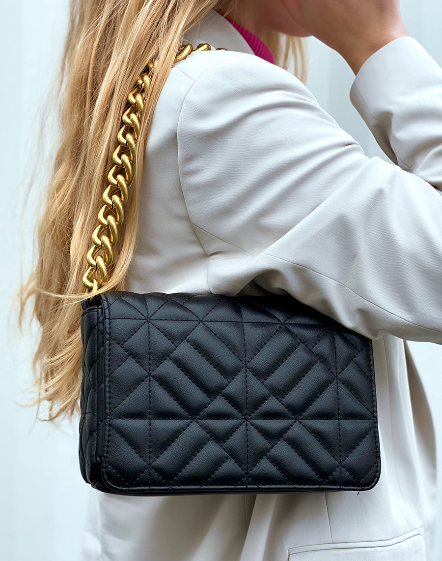 Sac bandoulière noir matelassé à grosse chaîne dorée