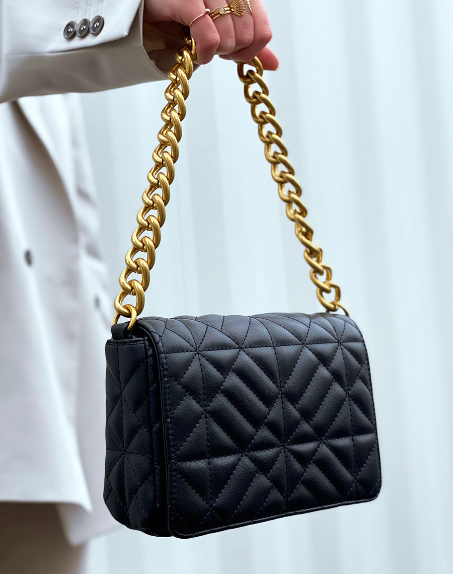Sac bandoulière noir matelassé à grosse chaîne dorée