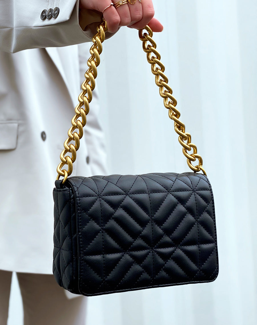 Sac bandoulière noir matelassé à grosse chaîne dorée