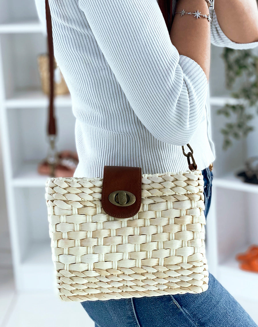 Sac bandoulière rectangulaire en paille tressé beige